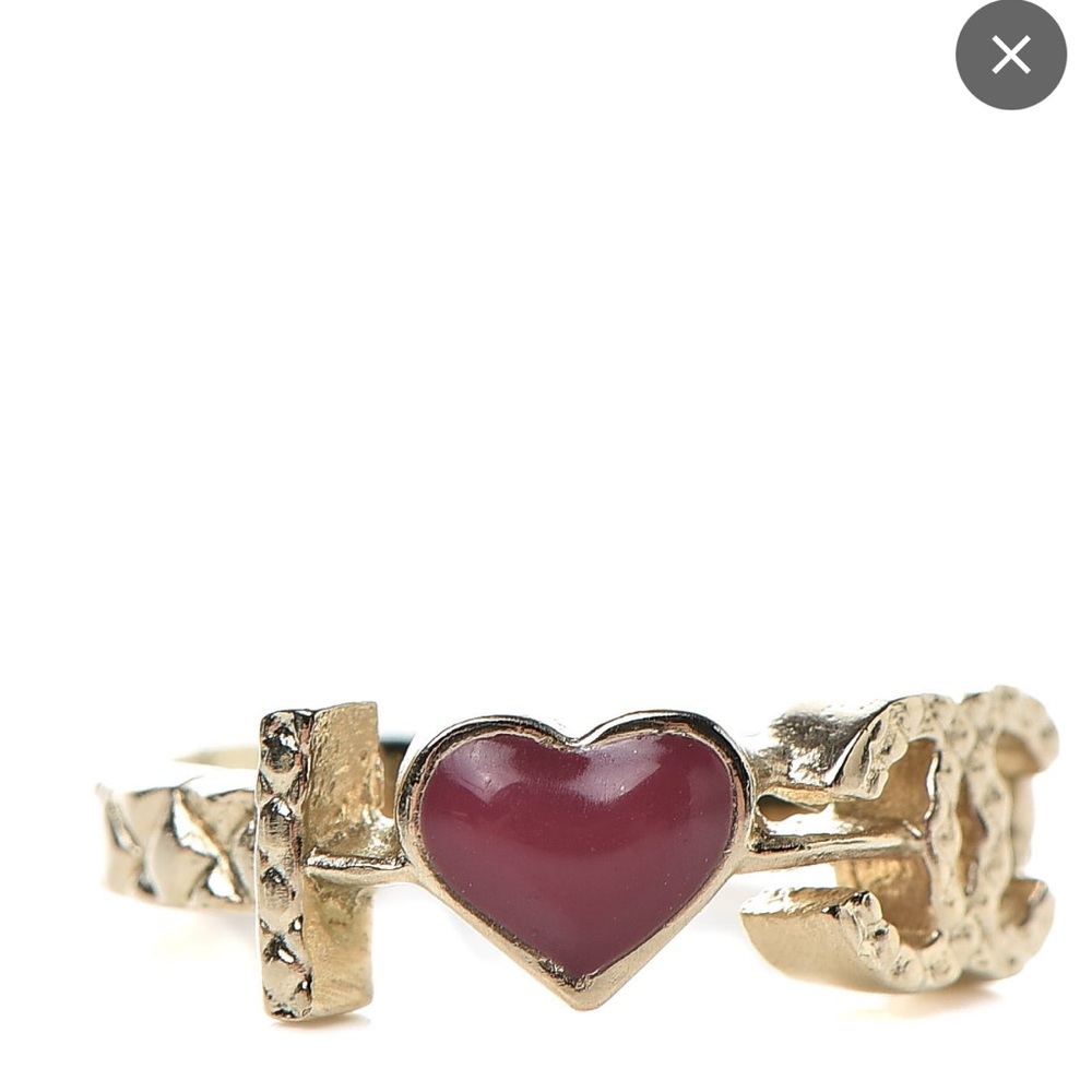 I ❤️ CHANEL RING size 6
